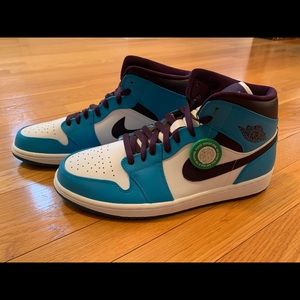 Air Jordan 1 Mid Hornets size 11.5